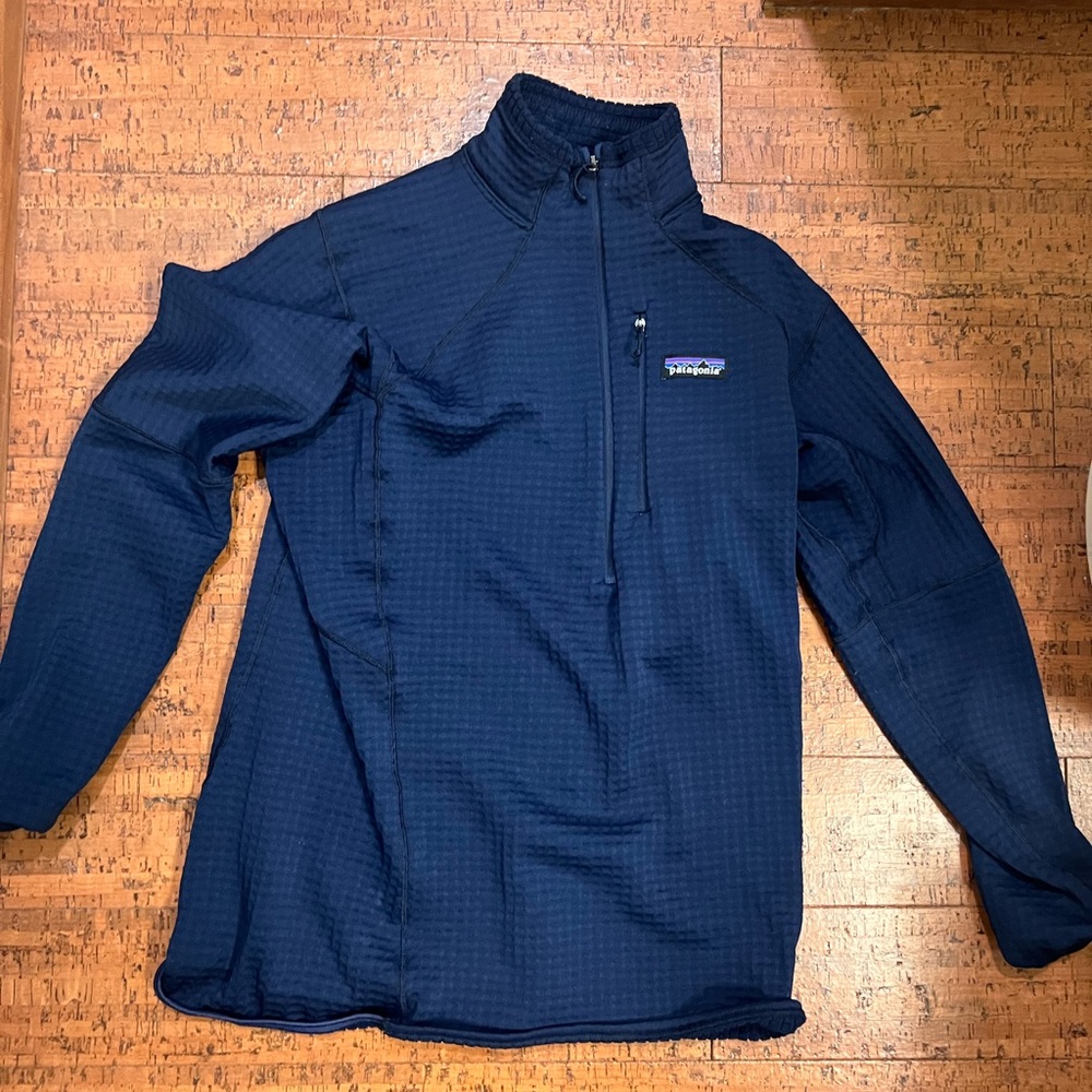 Navy Patagonia R1 fleece 3/4 zip
